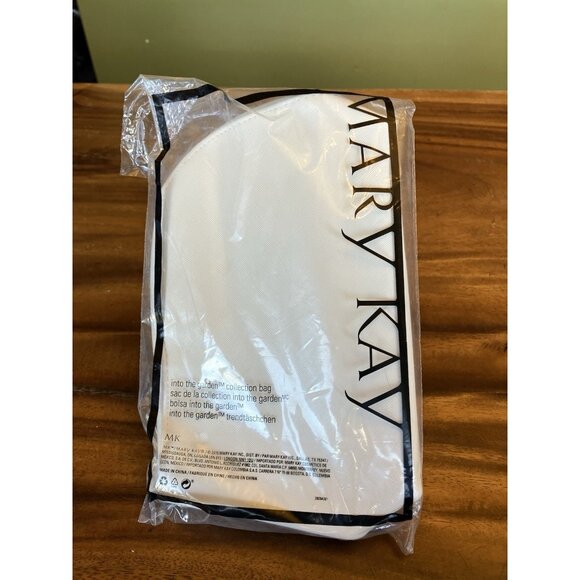 Mary Kay: Into the Garden Collection Bag White Makeup Bag Limited Edition - NEW - Picture 2 of 14